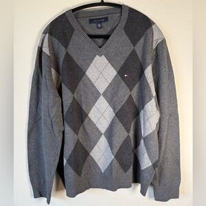 Tommy Hilfiger Men's V-Neck Argyle Sweater - Gray Tones, size Large